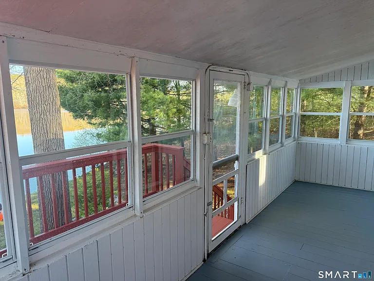 Lakefront Cottage on Pickerel Lake in Colchester
