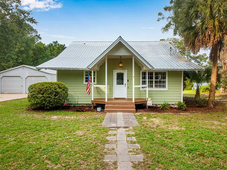 Updated 1918 Cottage on Lake Stanley in DeFuniak Springs