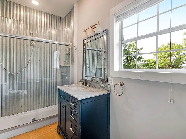 Updated 1918 Cottage on Lake Stanley in DeFuniak Springs