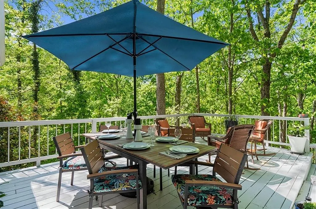 Lakefront Cottage on Lake Lanier in Flowery Branch
