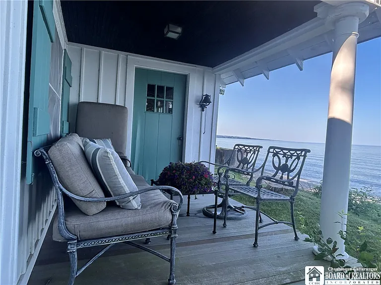A Toymaker's Legacy Cottage on Lake Erie in Fredonia