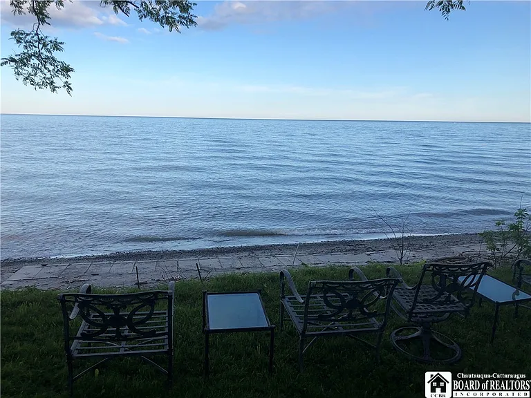 A Toymaker's Legacy Cottage on Lake Erie in Fredonia