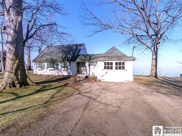 A Toymaker's Legacy Cottage on Lake Erie in Fredonia