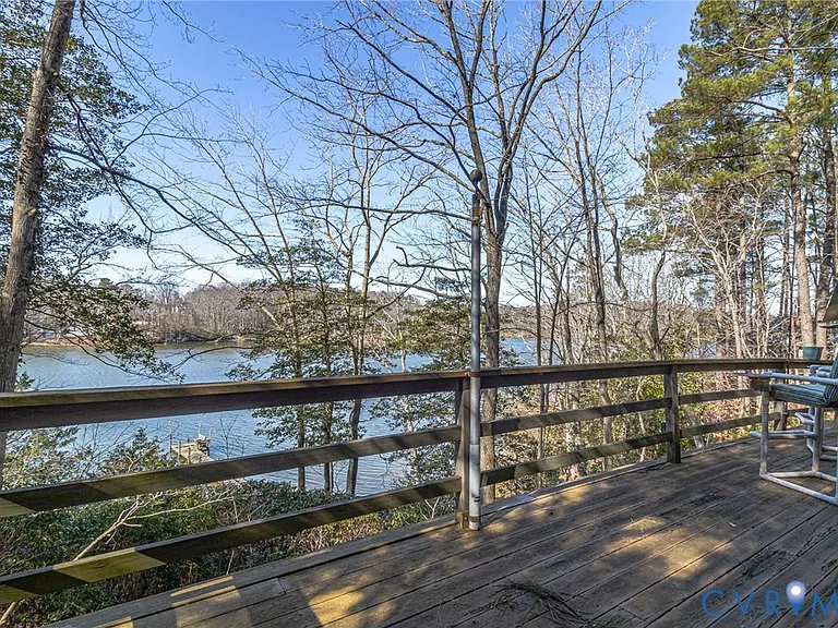 Log Home on the Coan River in Heathsville