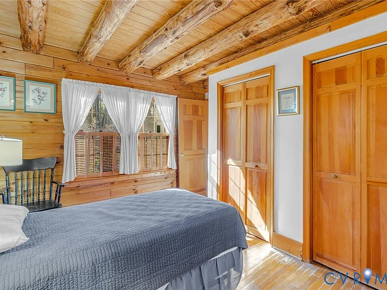 Log Home on the Coan River in Heathsville