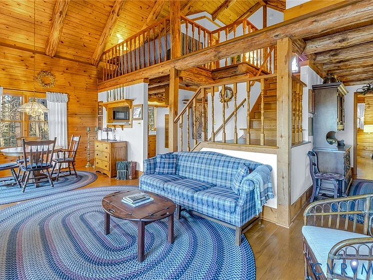 Log Home on the Coan River in Heathsville