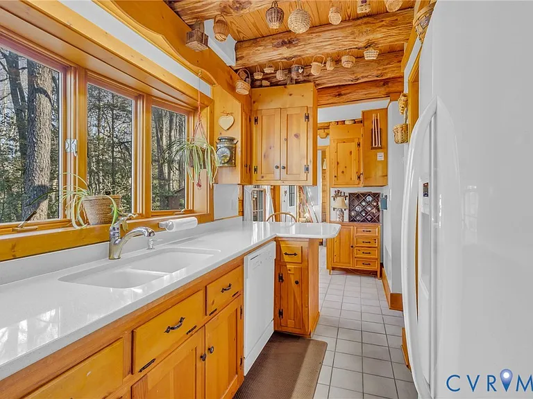 Log Home on the Coan River in Heathsville