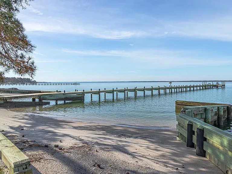 Pinetop Landing on Granville Bay in Lancaster County