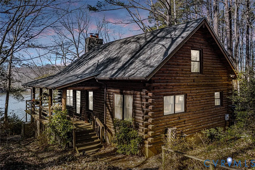 Log Home on the Coan River in Heathsville